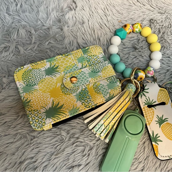 5pcs Pineapple Safety Keychain Set - Picture 2 of 5